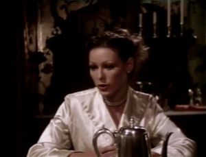 安妮特·海文 (Annette Haven) 教她天真的宗教朋友丹妮尔 (Danielle) 如何吸吮鸡巴