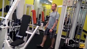 HUNT4K. Cute girl instead of training has sex in gym with rich hunter: Blowjob, Cowgirl & Pov Porn - 经典欧美