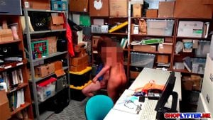 Sexy thief Davina spreads her pussy for a huge cock by Pervz: Porn - 经典欧美