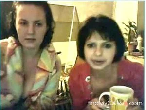 Webcam MILFs enjoy a boner on livecam: Licking, Sucking & Stripping Porn - 经典欧美