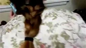 与继姐在电话中缠绵。