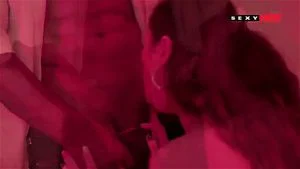 Emme White transar na casa swing: Blowjob, Doggy & Cowgirl Porn - 经典欧美