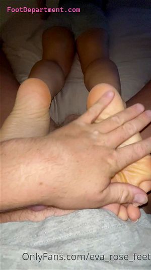 girl and feet: Handjob, Foot Model & Foot Fetish Socks Footlover Pedicure Porn - 经典欧美