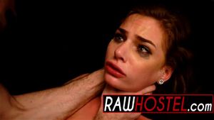 Sydney is tricked to change hotels: Doggy, Doggystyle & Reality Porn - 经典欧美