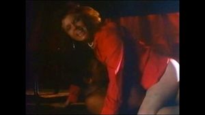 Porsche L under the table ft. Porsche Lynn: Cowgirl, Bongacams & Classic Porn - 经典欧美