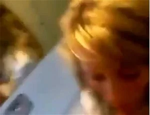 性感金发熟女在火车上被操