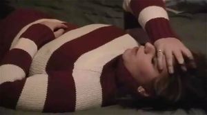 唤醒了一位丰满的褐发美女