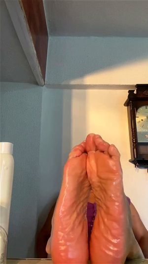 oily soles latina milf: Xhamster, Feet Fetish & Mature Soles Porn - 经典欧美