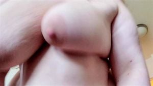 丰满女性的腹部