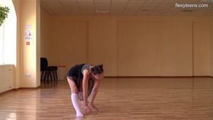 Kim Nadara sexy nyked gymnast by Flexy Teens: Babe, Brunette & Hd Porn Porn - 经典欧美