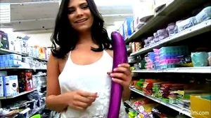 Violet Starr Flashes in supermarket gets caught .: Fansly & Sexy Porn - 经典欧美