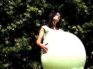 Bambi Blaze Swells Up: Big Belly, Expansion & Growth Porn - 经典欧美