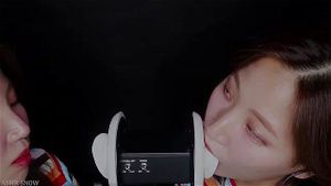ASMR 雪白双胞胎耳畔舔舐