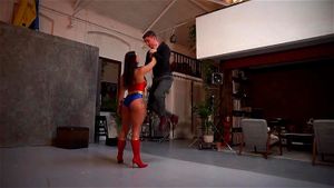 Strong Hot Wonder Woman: Bongacams, Brunette & Superheroine Porn - 经典欧美