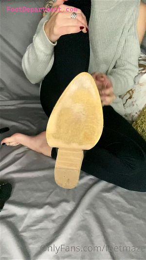 惊人的脚油腻的黑色脚趾 footdepartment com