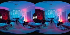 在这部精彩的视频中，体验一场充满激情与诱惑的成人场景。两位成熟的表演者展现出深厚的演技，带来一段令人难忘的视觉盛宴。视频内容专注于成人娱乐的经典元素，适合寻求刺激和放松的观众。请确保您已年满法定年龄，并享受这部精心制作的成人作品。
