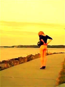 No panties public walk, 14 inch dildo insertion: Submissive, Miniskirt & Whore Blonde Porn - 经典欧美
