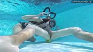 Minnie Manga sucks and fucks in the pool by Underwater Show: Hardcore, Handjob & Hd Porn Porn - 经典欧美