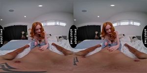 Up Close VR - 红色天空红发女郎穿内衣挑逗然后激烈点对点VR性爱