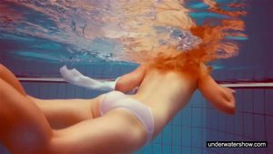 Cute Melissa plays underwater by Underwater Show: Hd Porn, Professional & Teen Porn - 经典欧美