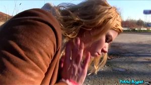 Public Agent Grateful Babe shows her Gratidude with an Outdoor Blowjob and Fuck: Porn - 经典欧美