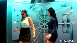 Brunettes In European Shower Rave: Fansly & Teen 18 Porn - 经典欧美