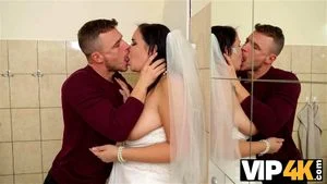VIP4K. Wife gets her hairy vagina licked and penetrates in the WC ft. Sofia Lee & Pavlos: Porn - 经典欧美