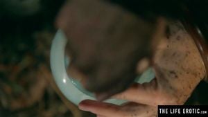 性感美女与稻草人和玉米棒的古怪性爱