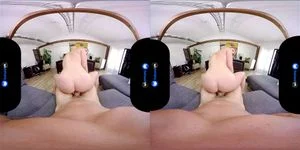 BaDoinkVR 自然巨乳莉莉·拉博的阴道操控 POV 视角