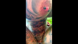 Tattoo Lady gets bonked in the forest: Blowjob, Cowgirl & Big Tits Porn - 经典欧美