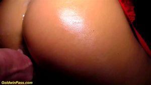 与熟女性感苏西的肛交派对