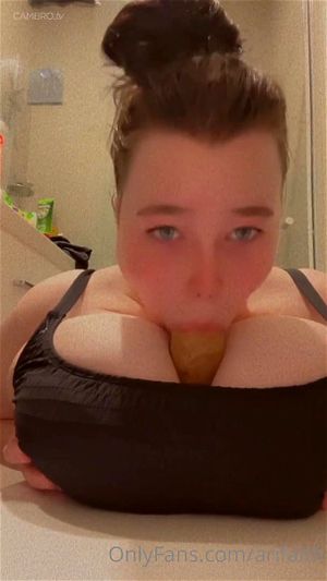 巨乳与假阳具