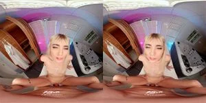 Luna B-Bunny Doesn't Care If Someone Enters The Sauna While She Fucks You: Porn - 经典欧美