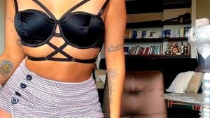 He begged me to stop smoking... now he begs to watch 😏💨 For full clip send me a message: Porn - 经典欧美