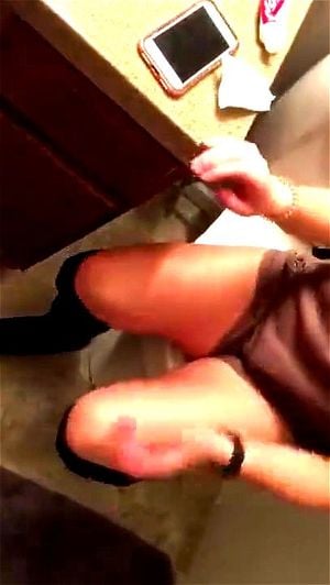 金发美女的激情体验，探索成人娱乐的极致乐趣。沉浸在感官刺激与欲望释放的世界中，享受专为成年观众打造的内容。