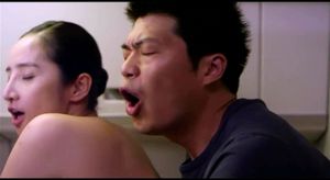 航班相当无聊，幸运的是我身下有位空姐