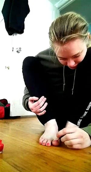 Live feet blonde girl: Xvideos, Feet Worship & Feet Show Porn - 经典欧美