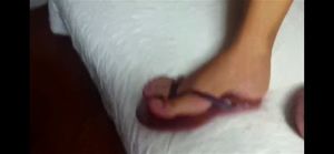 Purple flip flops shoejob: Footjob, Sandals & Shoejob Heeljob Porn - 经典欧美