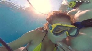 Candy Mike and Lizzy super hot underwater threesome by Underwater Show: Porn - 经典欧美