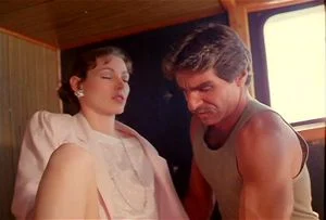 Annette Haven is a scientist who studies the G-spot and asks a man to do an experiment by sticking his finger in her pussy, masturbating her until she comes: Porn - 经典欧美