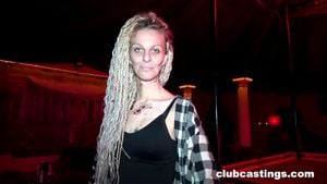 在ClubCastings被老板用她的脏辫搞的嬉皮士莉莉·布鲁