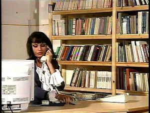 《女校生的幻想》（1998）是一部经典成人影片，讲述了年轻成年女性在校园背景下的探索与激情故事。影片以充满活力的角色和引人入胜的情节为特色，展现了她们在学习和个人成长中的亲密互动。这部作品融合了青春活力和成人主题，适合寻求刺激和娱乐的观众。