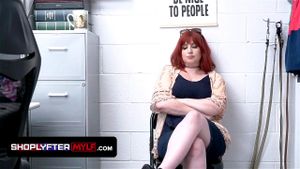 Perfect Redhead Amber Dawn Gets Suspected In Stealing And Recievec A Cavity Search: Porn - 经典欧美