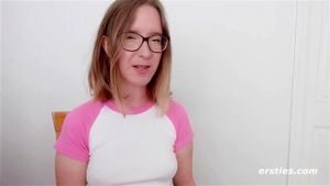 Amelia 为我们带来一场户外性感表演