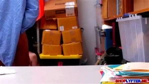 Alex Harper caught and fucks by security officer by Pervz: Blowjob, Hardcore & Amateur Porn - 经典欧美