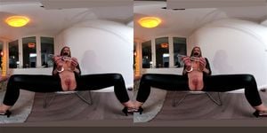 VR女飞贼