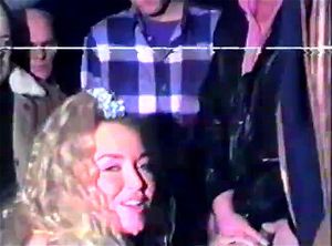 Curly blonde wife in homemade gangbang: Blowjob, Doggy & Cowgirl Porn - 经典欧美