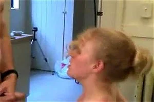 苗条熟女的肛交口交