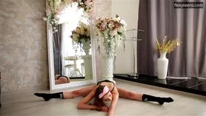 Super flexible and sexy teen Tanya Skuka by Flexy Teens: Babe, Brunette & Hd Porn Porn - 经典欧美