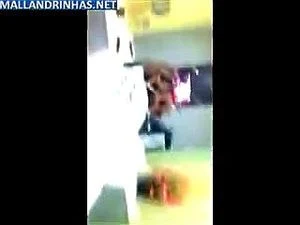 同性恋女友在汽车旅馆里激烈缠绵